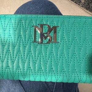 Badgley Mischka Green Quilted Wallet with Silver Logo; NWT